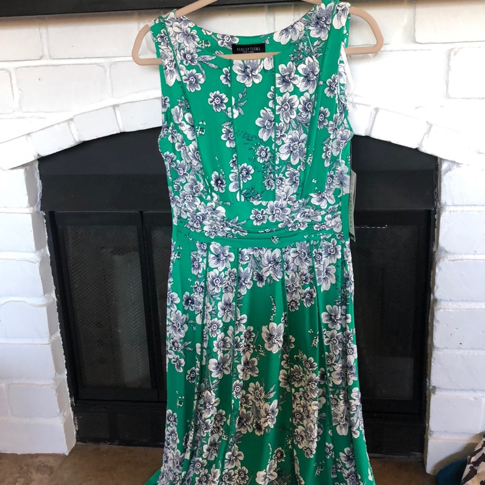 Perceptions New York dress. Green with white flowers. Size M NWT